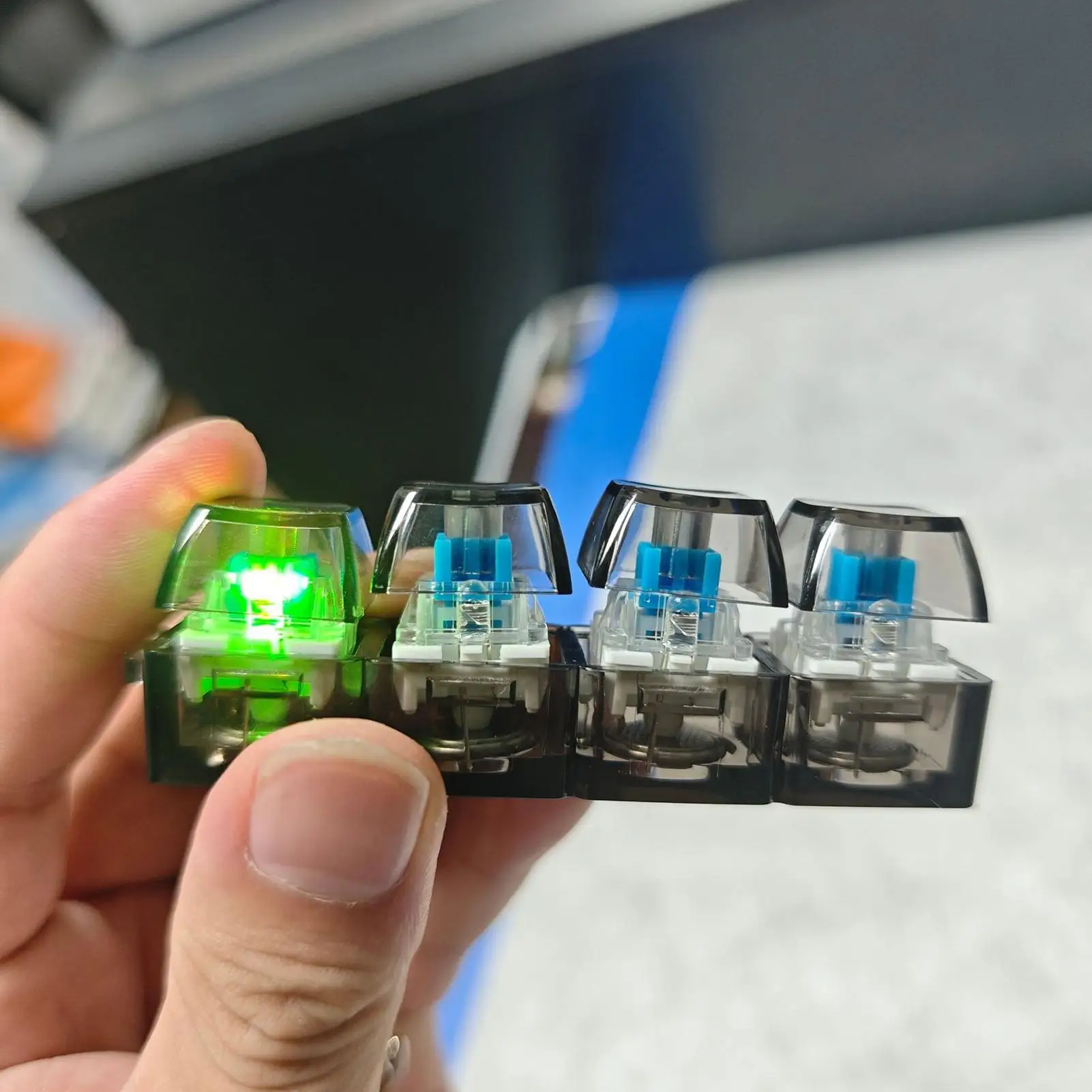 Office Tech And Gadgets - 1/2 шт. LED-брелок-антистресс в виде клавиши